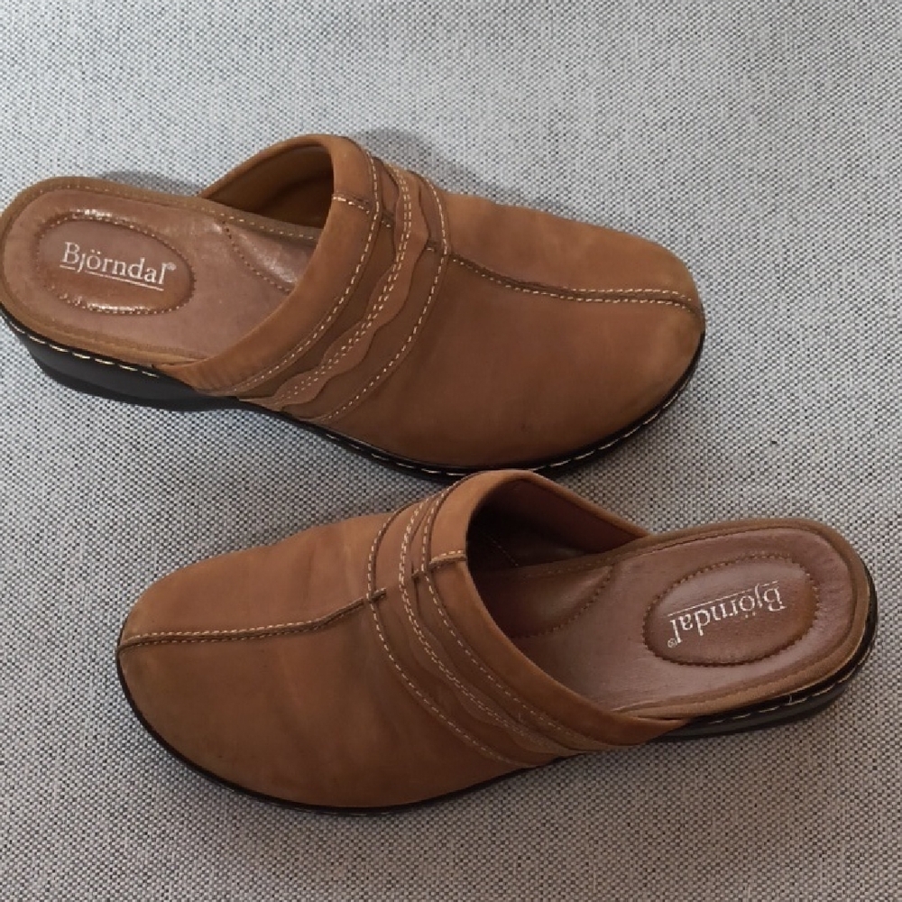 Men's Tan Slip-On Shoes
